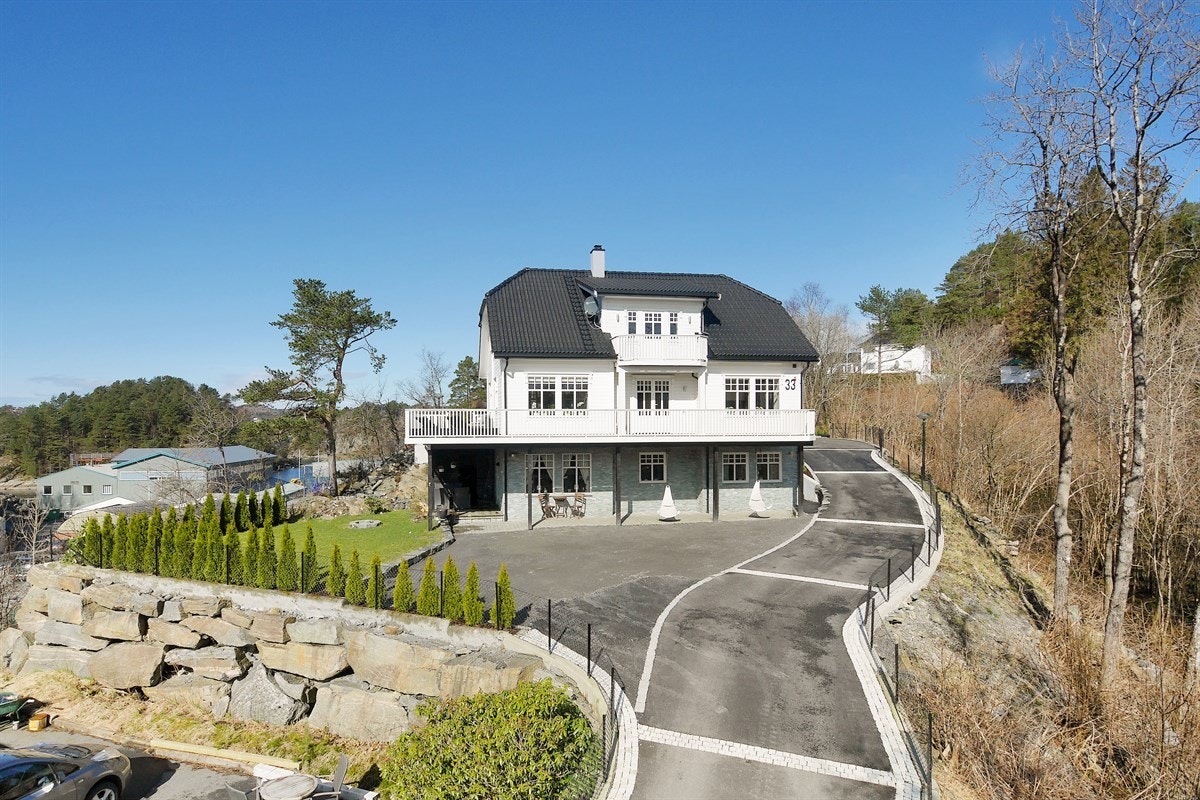 Huset sett ved ankomst. Galleribilde