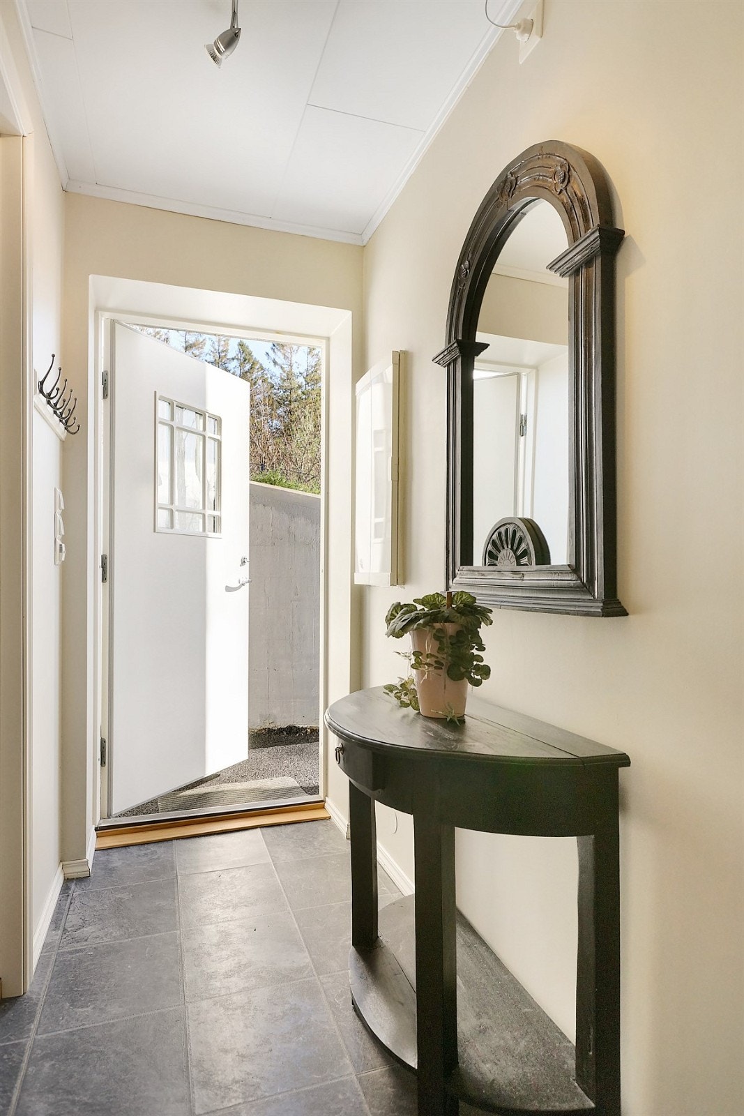 Inngang i underetasjen. Galleribilde