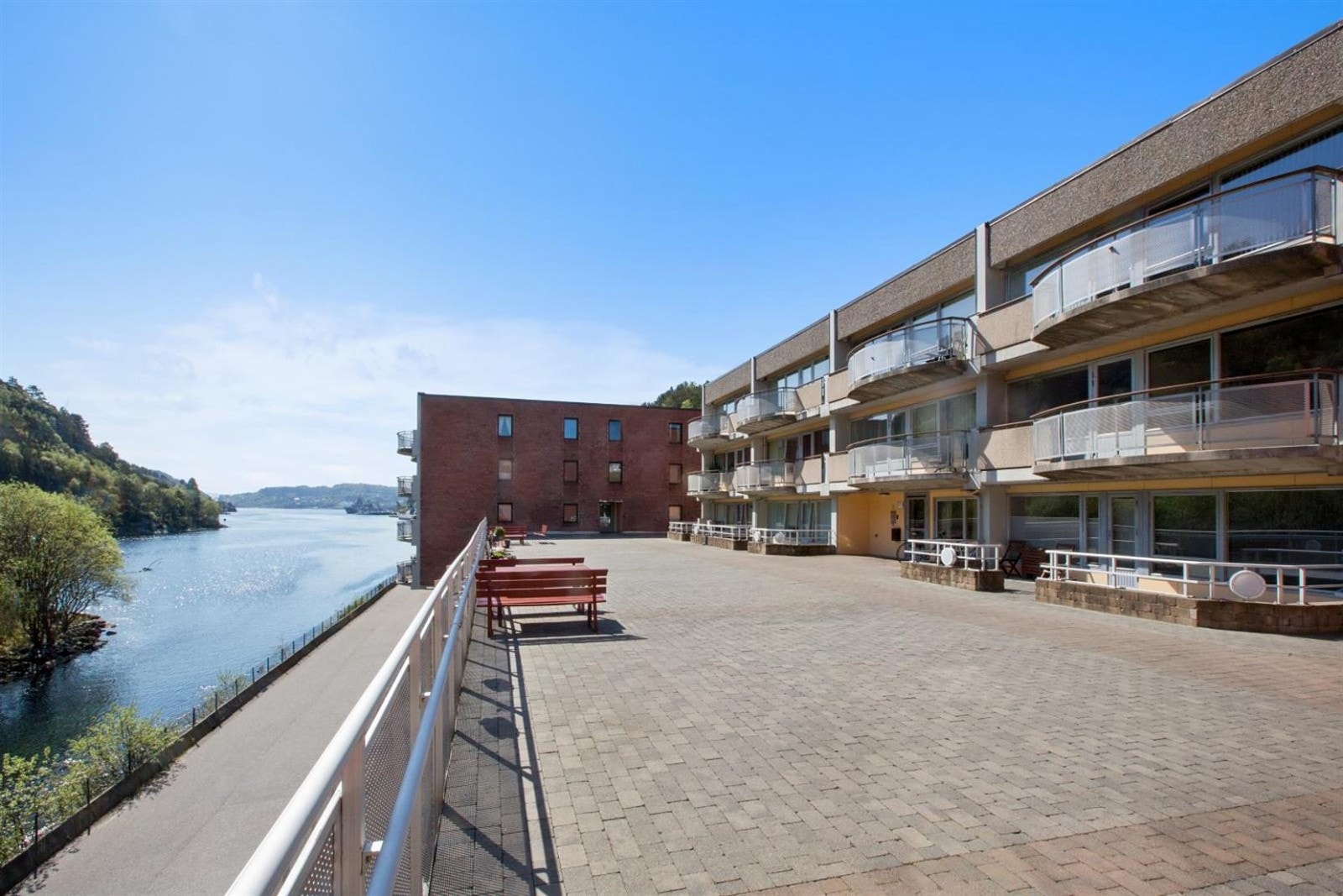 Fellesareal til beboerne i borettslaget. Velkommen inn! Galleribilde