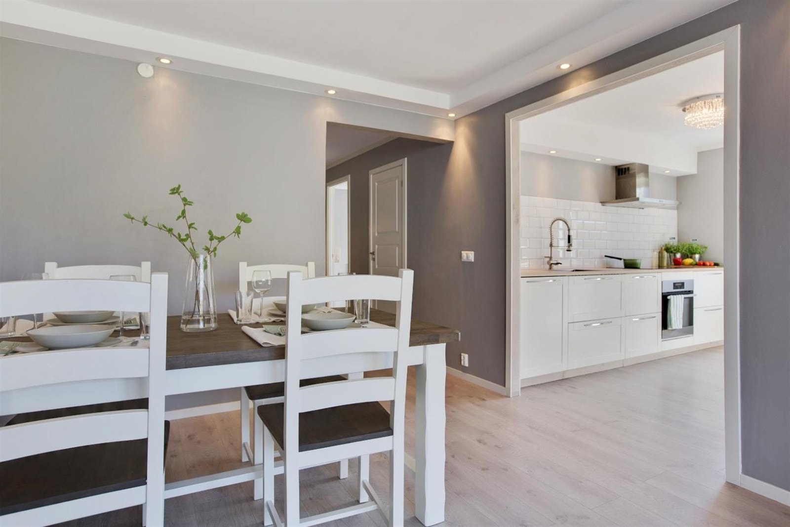 Leiligheten har en god planløsning med adskilt, men åpent kjøkken. Galleribilde