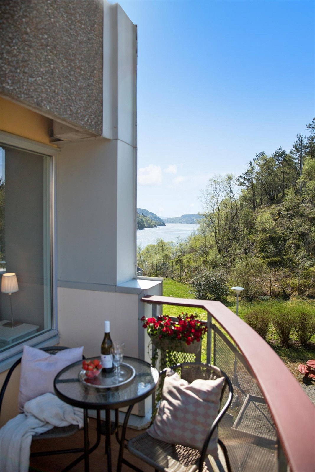 Utsikt fra terrassen. Galleribilde