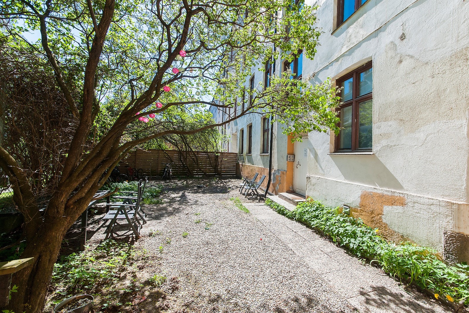 Bakgård Galleribilde