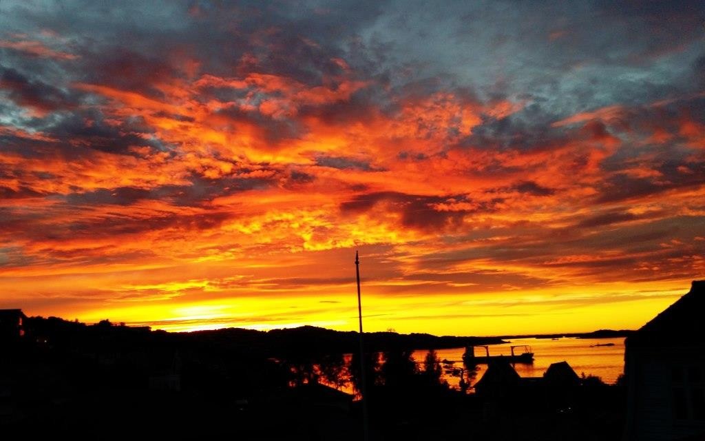 Flott solnedgang tatt i midten av september Galleribilde