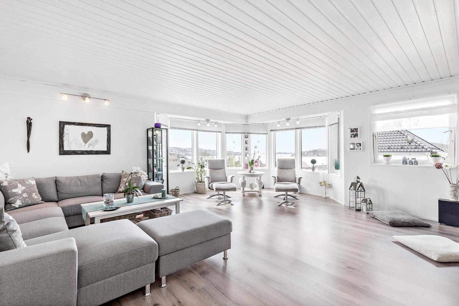 Lys og pen stue som var pusset opp i 2014 Galleribilde