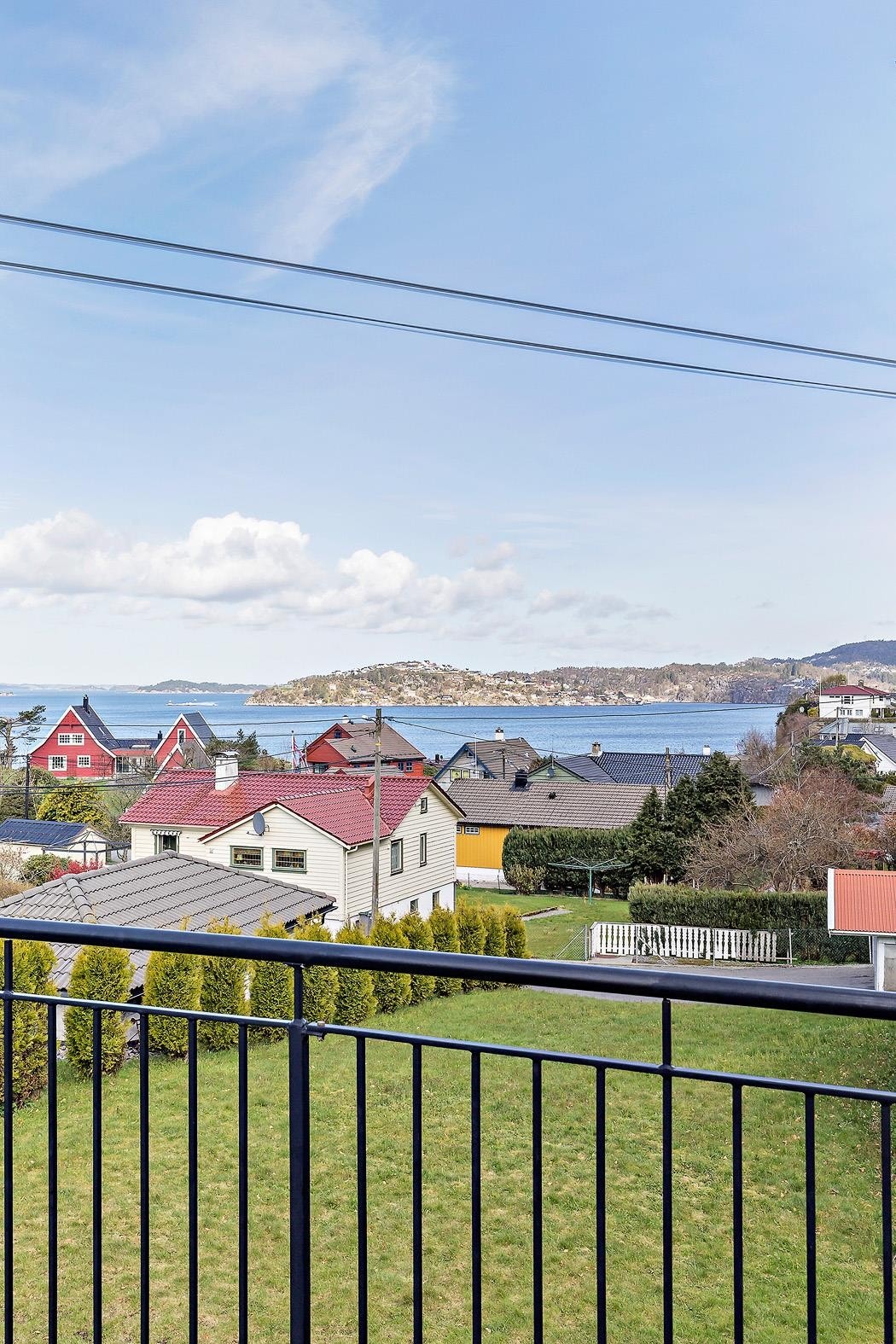 Utsikt mot Askøy og Hjeltefjorden Galleribilde