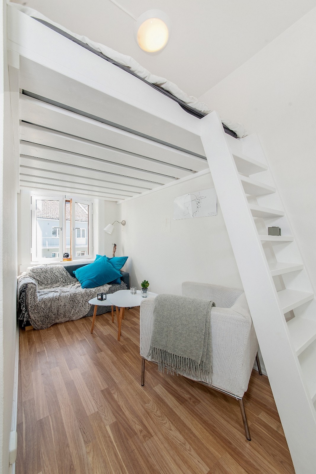 4. etg - privat rom nr 3 - ca 8 m2 + høy seng 160x200, stor skyvedørsgarderobe. Galleribilde