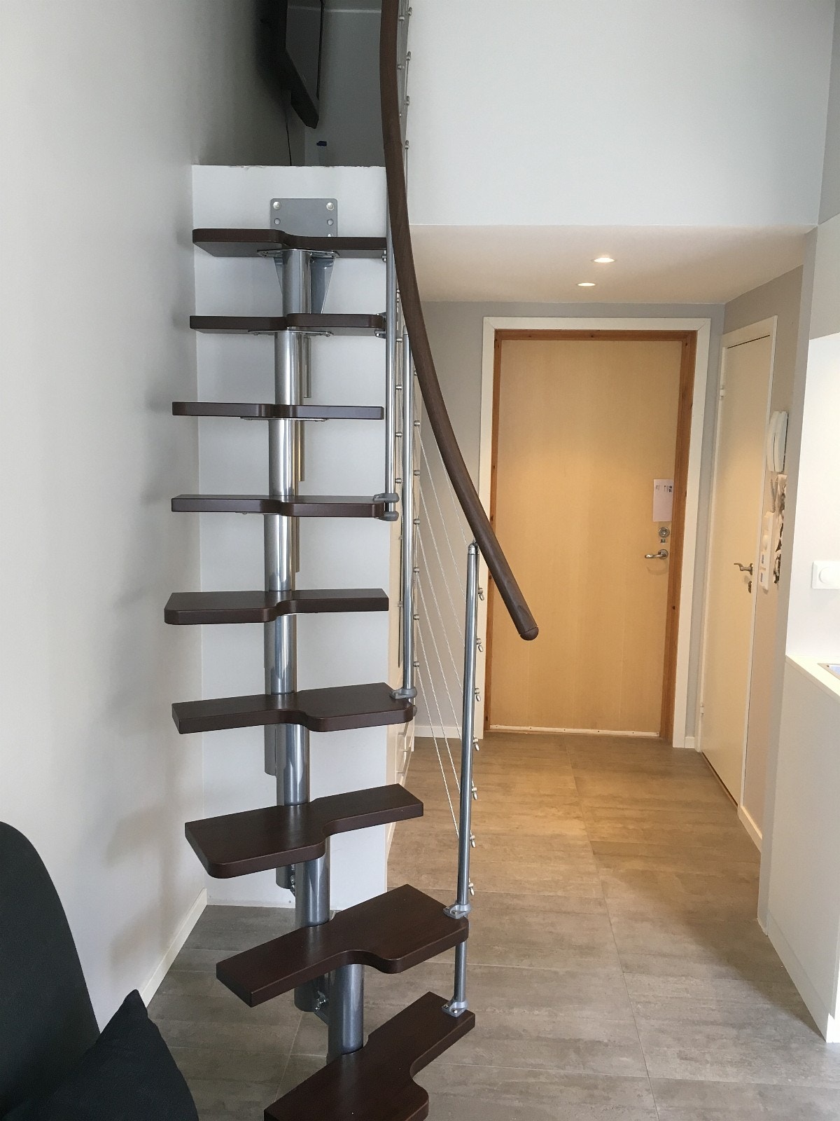 Inngang, trapp til sovehems Galleribilde