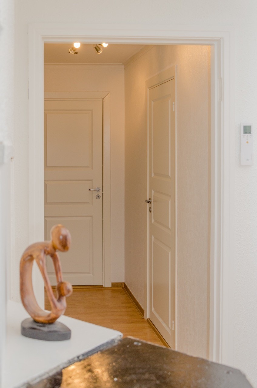 Gang med nye dører Galleribilde