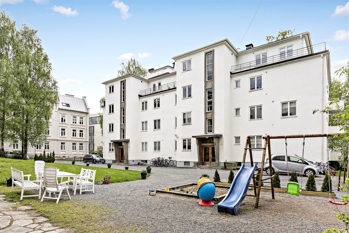 Sameiet har 7 parkeringsplasser og 6 garasjeplasser Galleribilde
