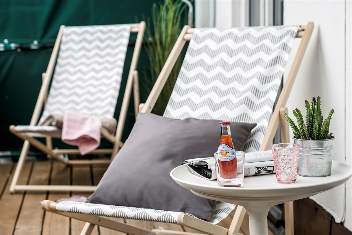 Takterrasse detalj - solsenger, spisegruppe, lounge. Her får man plass til alt Galleribilde