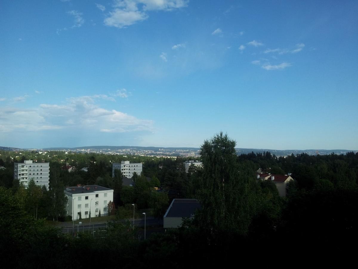 Selgers eget bilde som viser utsikten over byen (det var dårlige utsiktsforhold da bildene ble tatt) Galleribilde