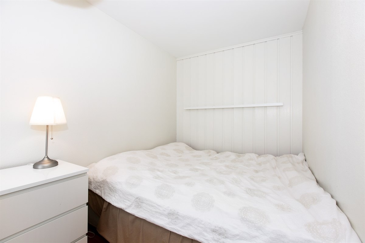 Soverommet har plass til dobbeltseng Galleribilde