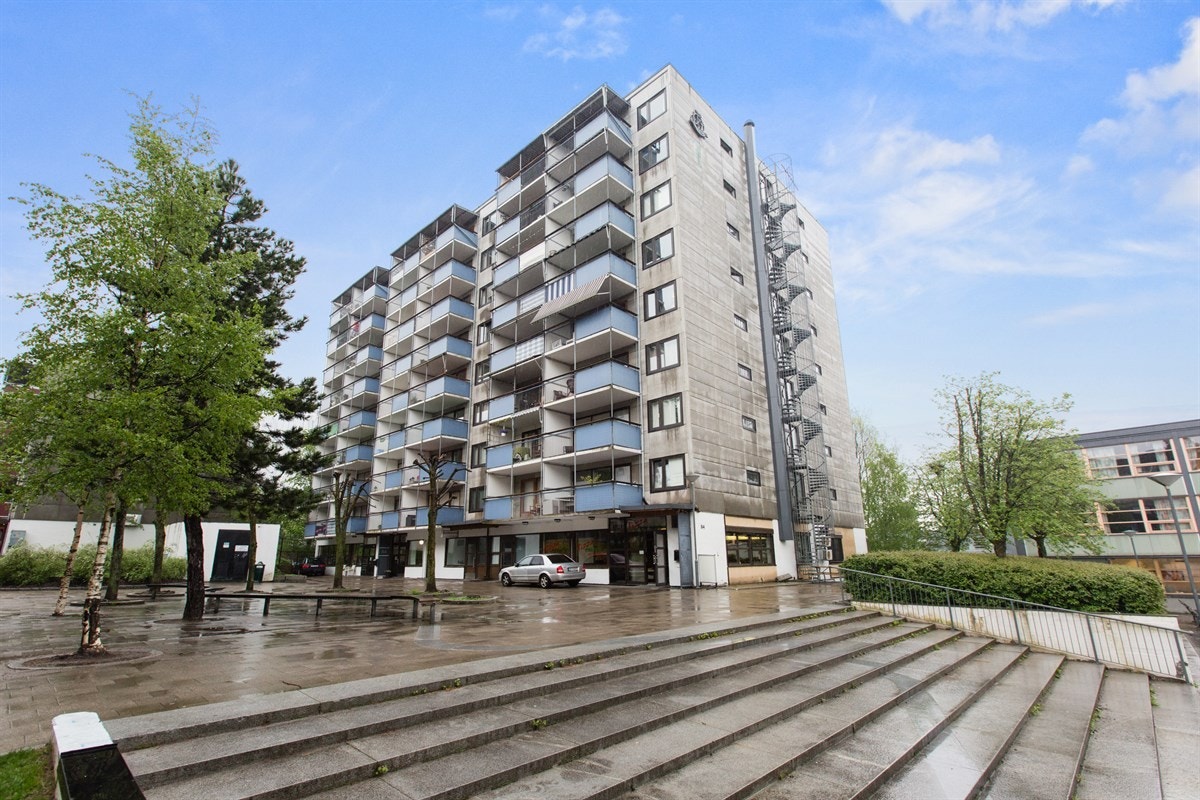 Hovseterveien 84 har en meget sentral beliggenhet på Hovseter med kort vei til t-bane, butikker og flotte turområder Galleribilde