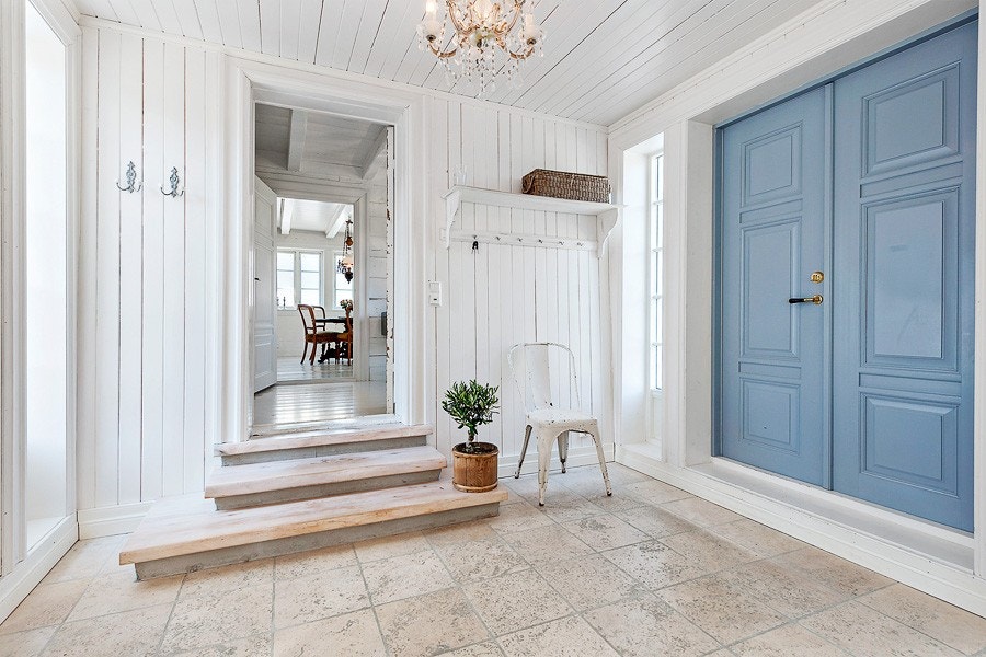 Entre/ hall med varmekabler i gulv - flotte dører Galleribilde