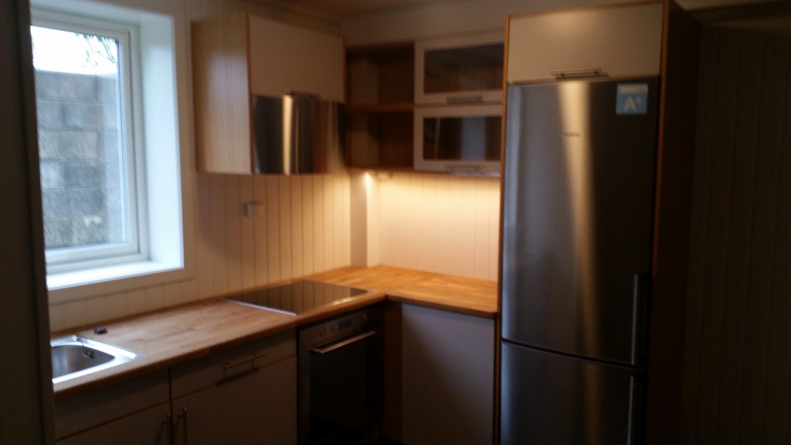 Kjøkken med hvitevarer Galleribilde