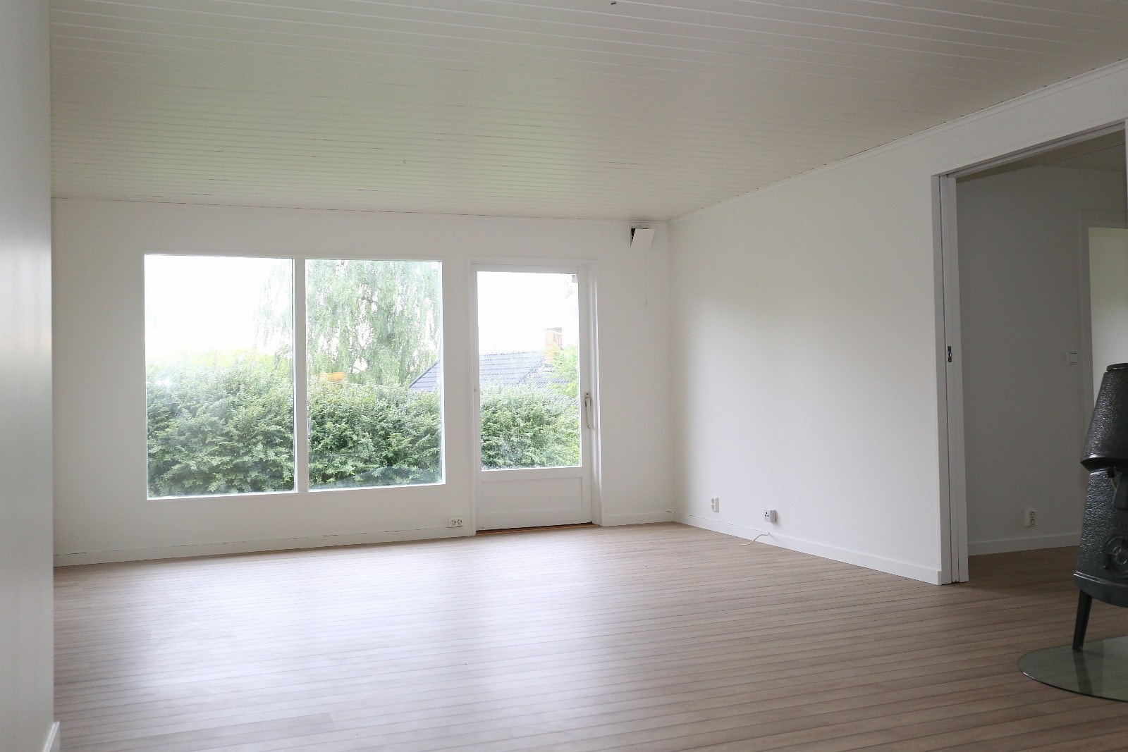 Stue m/utgang til hage Galleribilde