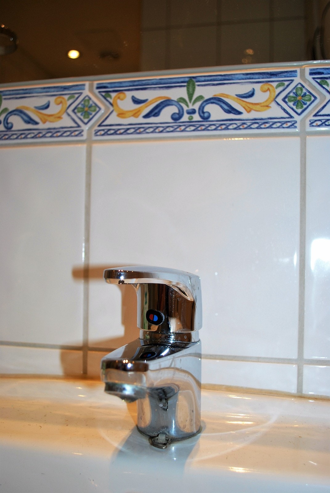 Vakkert flislagt bad Galleribilde