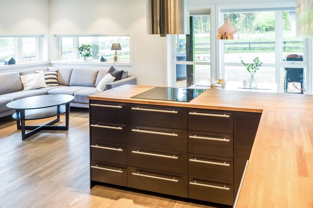 Stue sett fra kjøkkenet Galleribilde