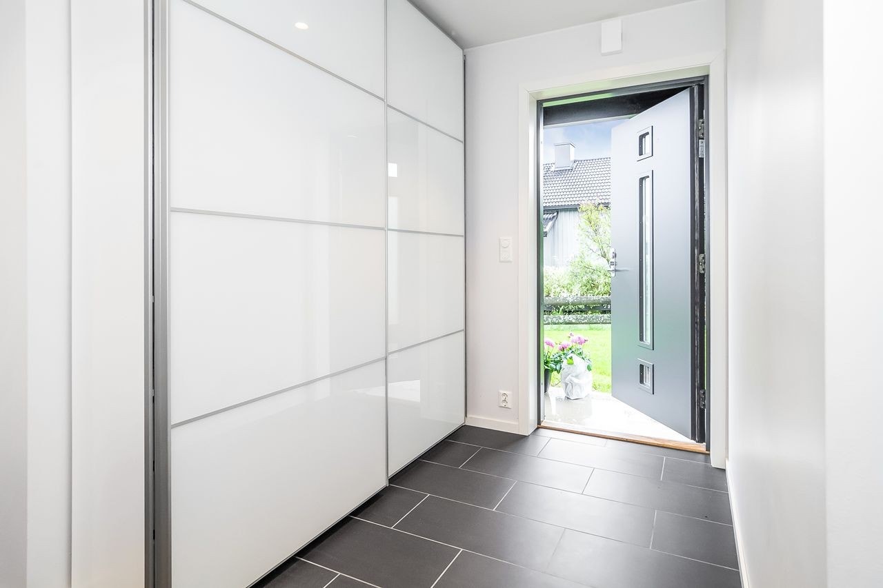 En lys og innbydende entrè ønsker deg velkommen inn Galleribilde