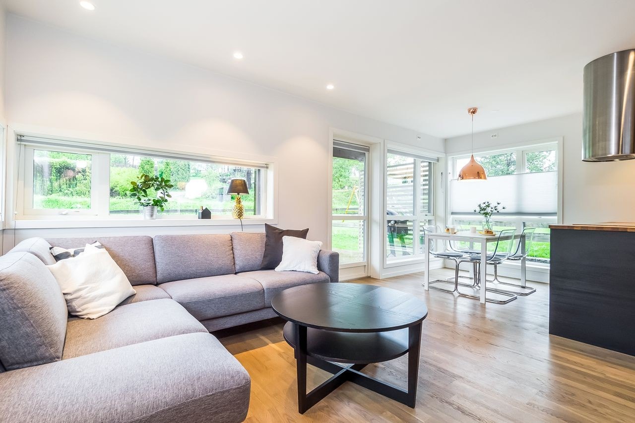 I 1. etasje er det åpen stue- og kjøkkenløsning Galleribilde