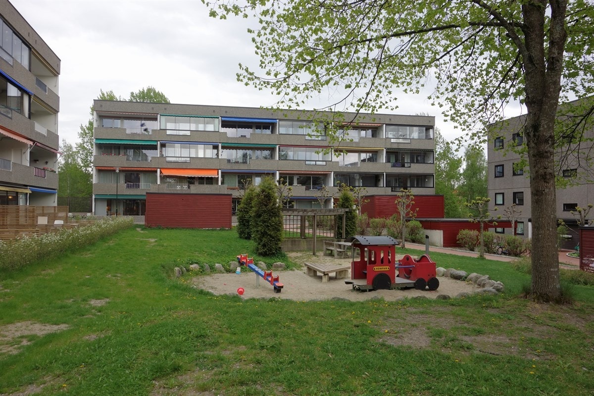 Barnevennlig og trivelig borettslag med pent opparbeidede fellesarealer Galleribilde