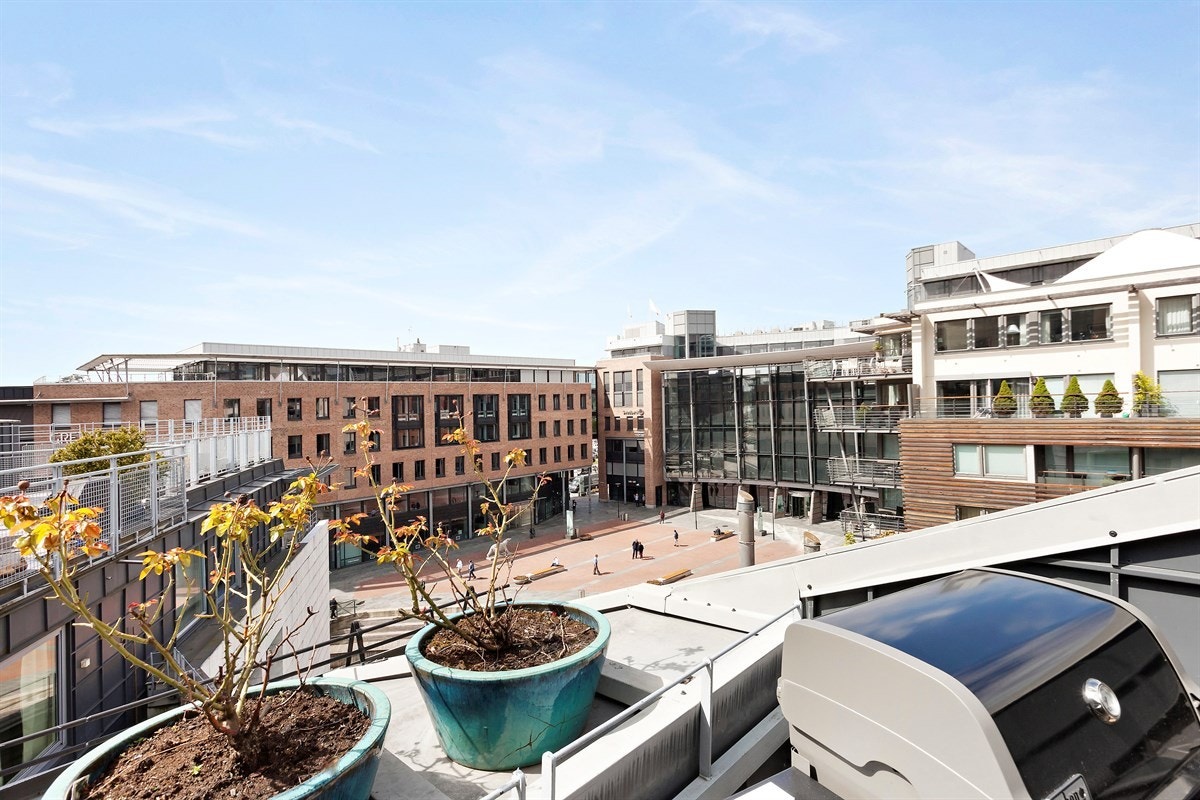 Utsikt fra vest-nordvestvendt terrasse. Galleribilde