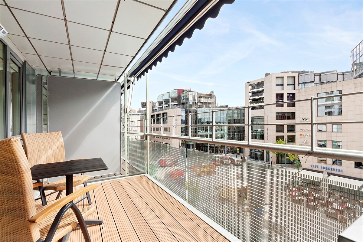 Utgang fra spisekjøkken til sydøstvendt balkong på ca. 9 kvm. Galleribilde