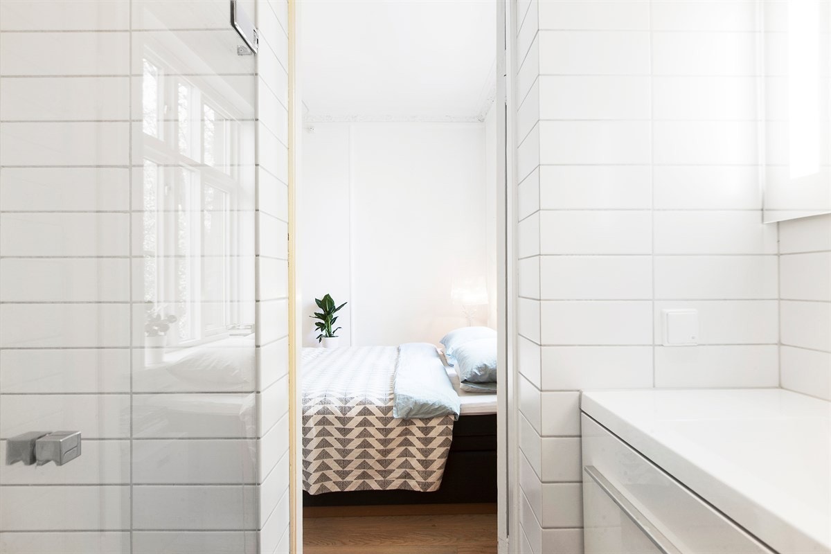 Inngang til bad fra begge soverom Galleribilde