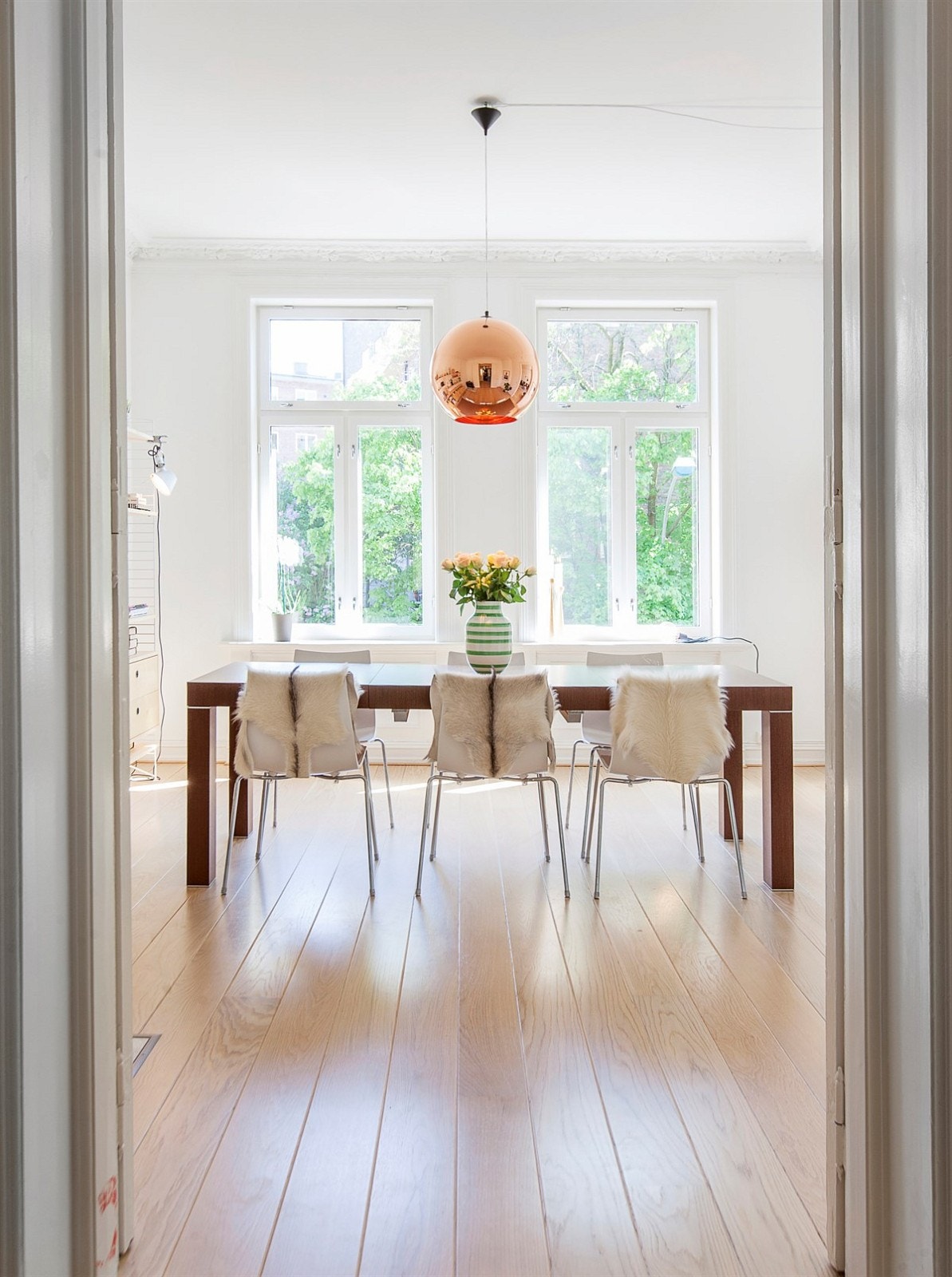 Lys spisestue med plass for stort spisebord Galleribilde