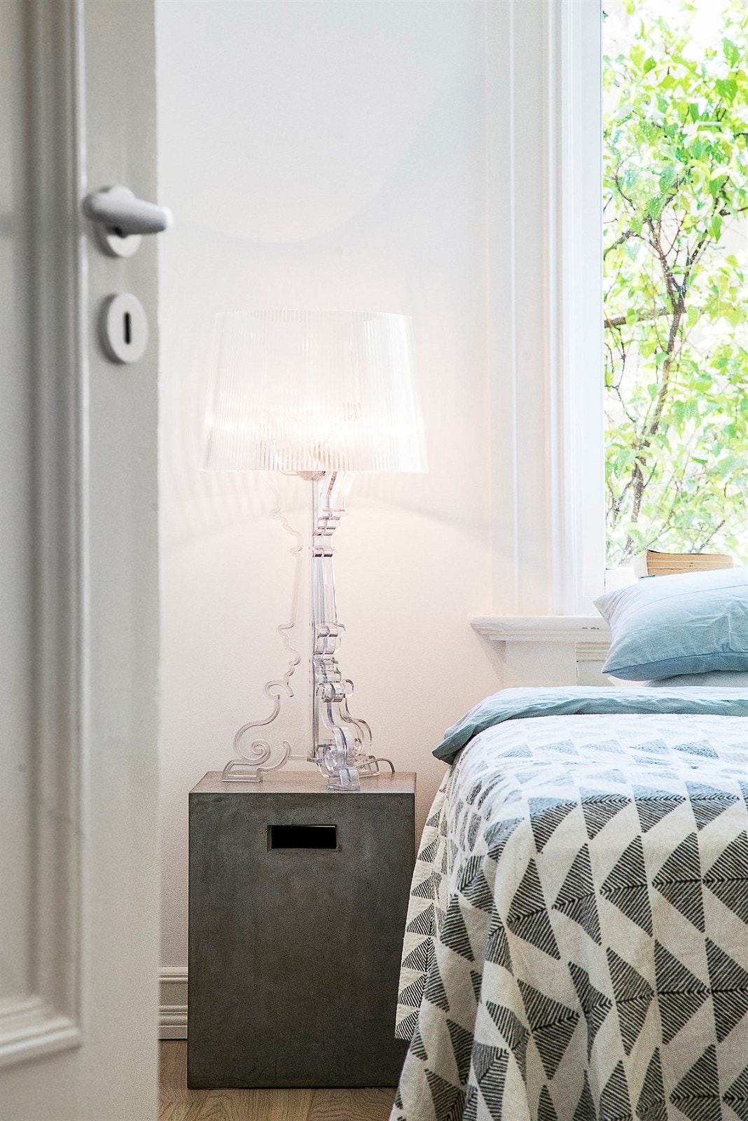 Flott hovedsoverom i lyse farger Galleribilde