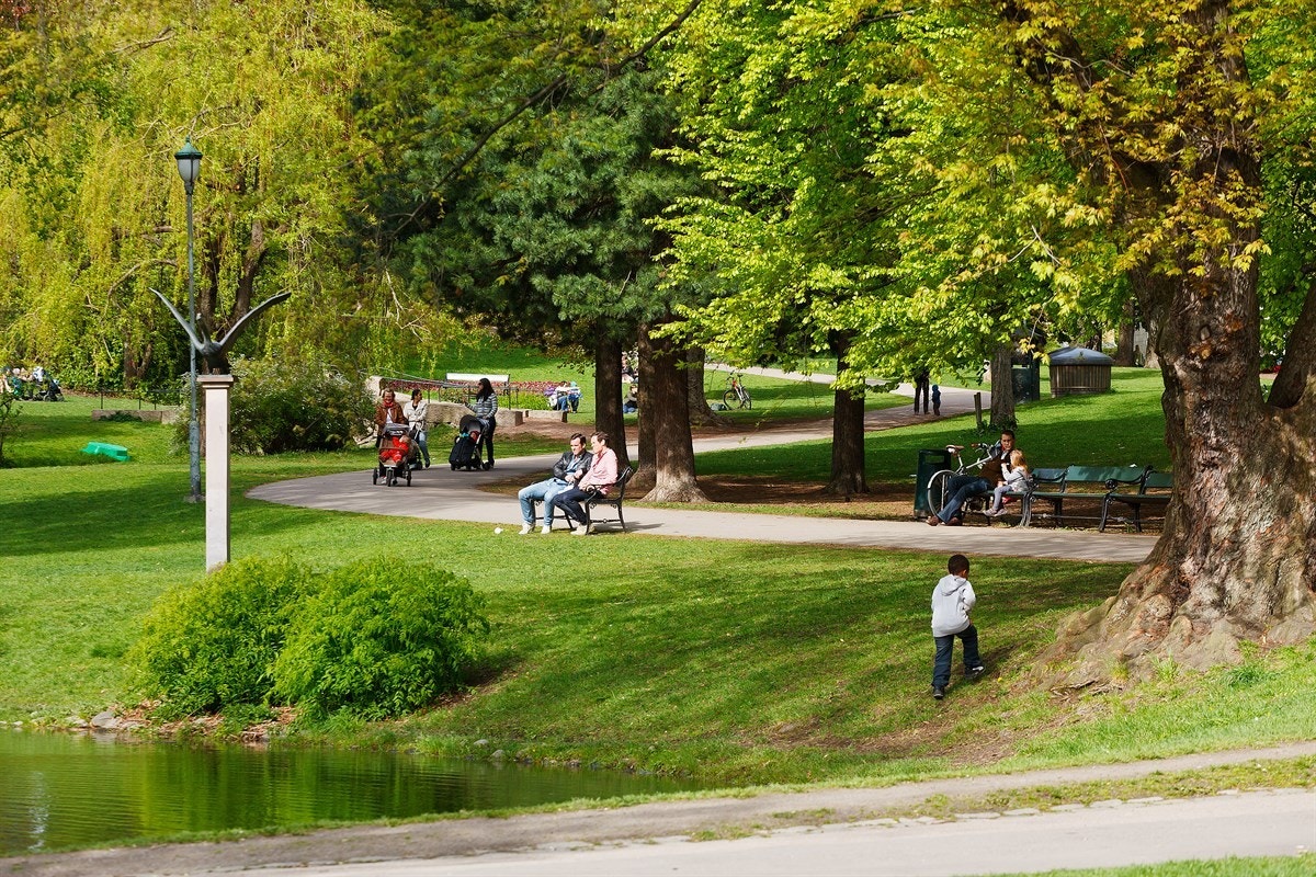 Boligen ligger 100 meter fra parken Galleribilde