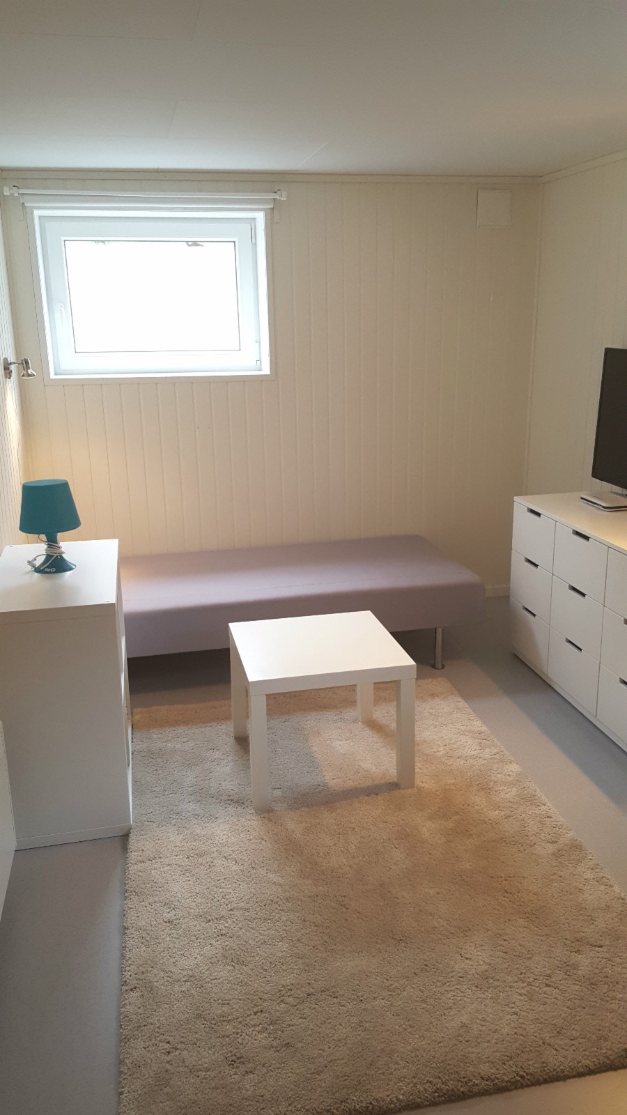 Lyse og fine rom, fullt møblert. Ink 42" flatskjerm, og 200 Mbit internettlinje er tilgjengelig. Galleribilde