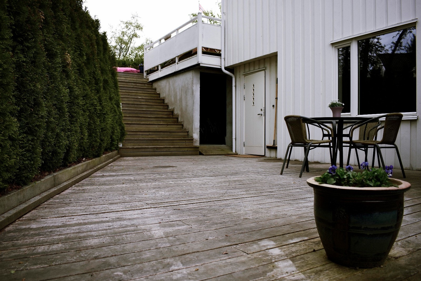 egen terrasse med hagemøbler/ sykkelbod Galleribilde