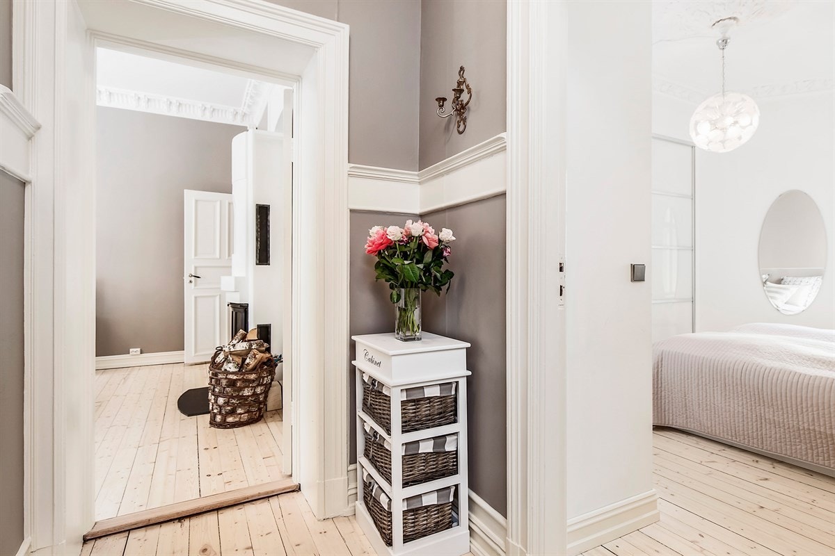 Innbydende og arealeffektiv entré. Galleribilde