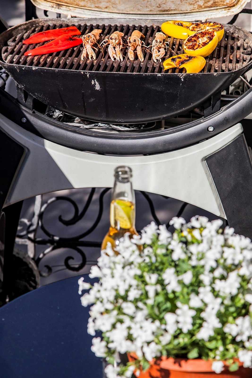 Plass til liten grill og cafésett. Galleribilde