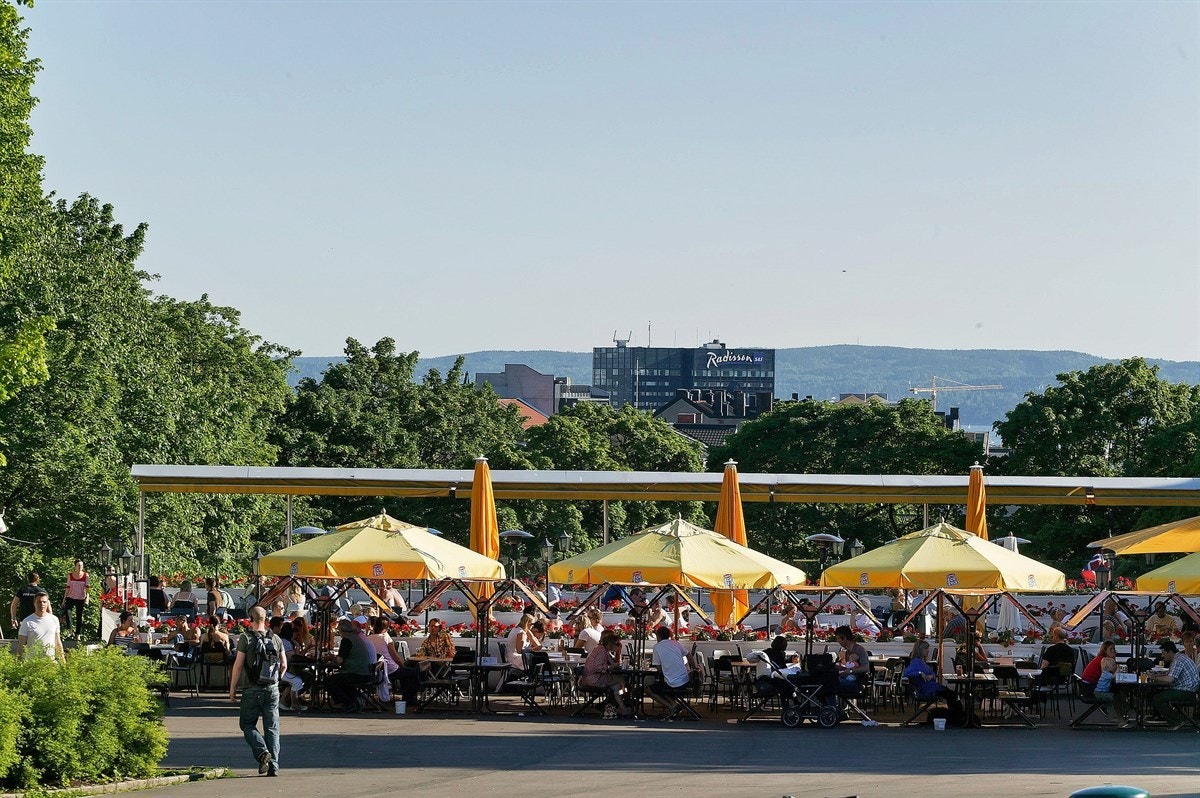 Her er det et rikt folkeliv med grilling, uteservering og god stemning på sommerstid. Det arrangeres også utekino, konserter og forestillinger i ny og ne. Galleribilde