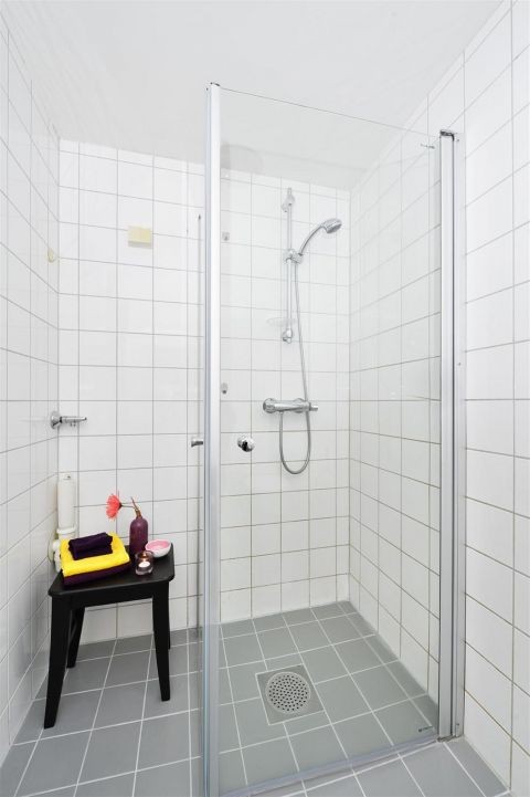 Baderom- vaskemaskin medfølger Galleribilde