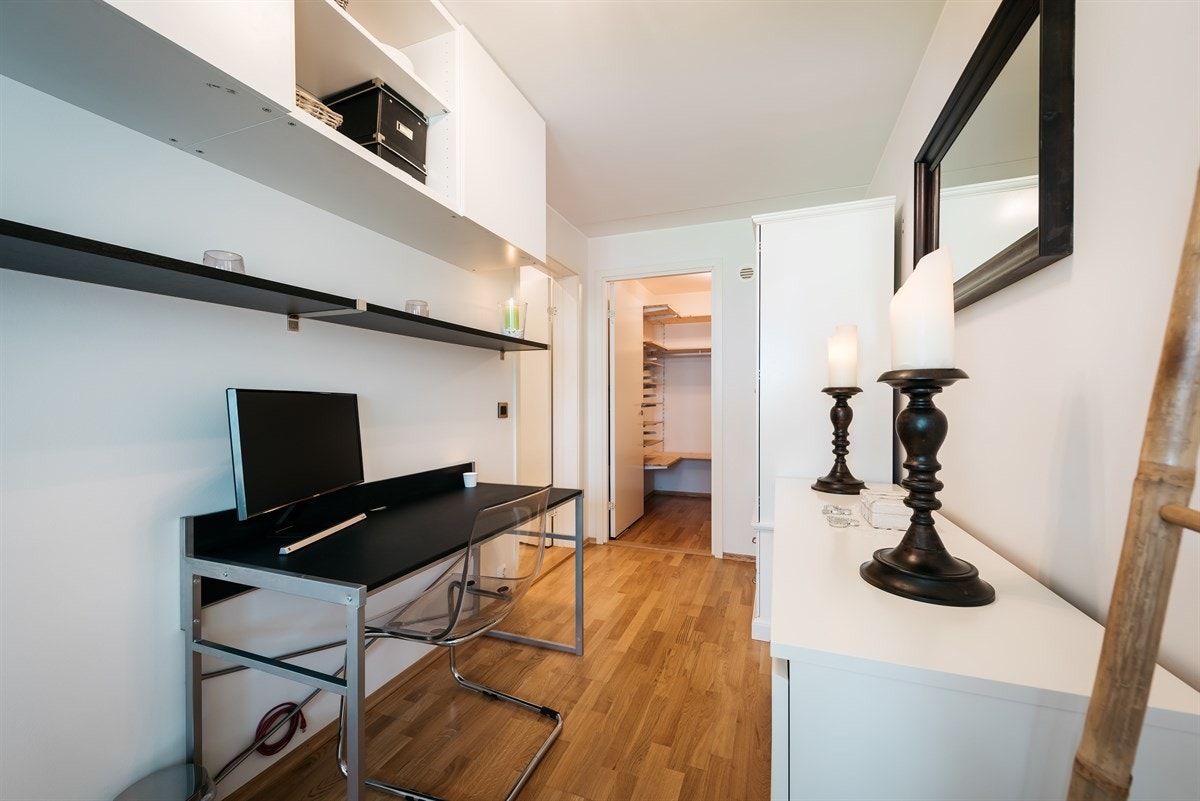 Soverom 2 med inngang bod/walk-in-closet Galleribilde