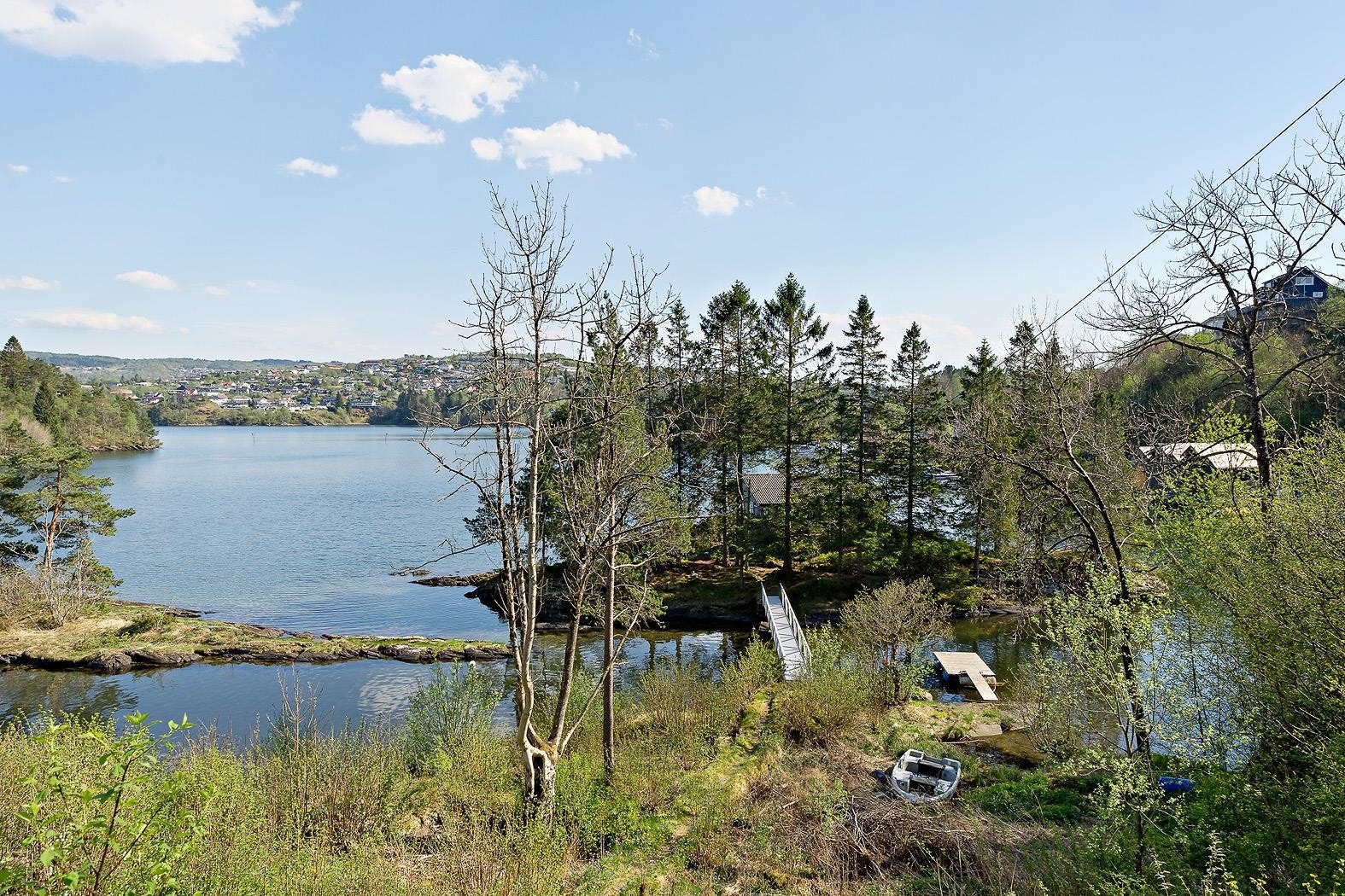Stien ned har nylig fått ny trapp og er pent opparbeidet. Galleribilde