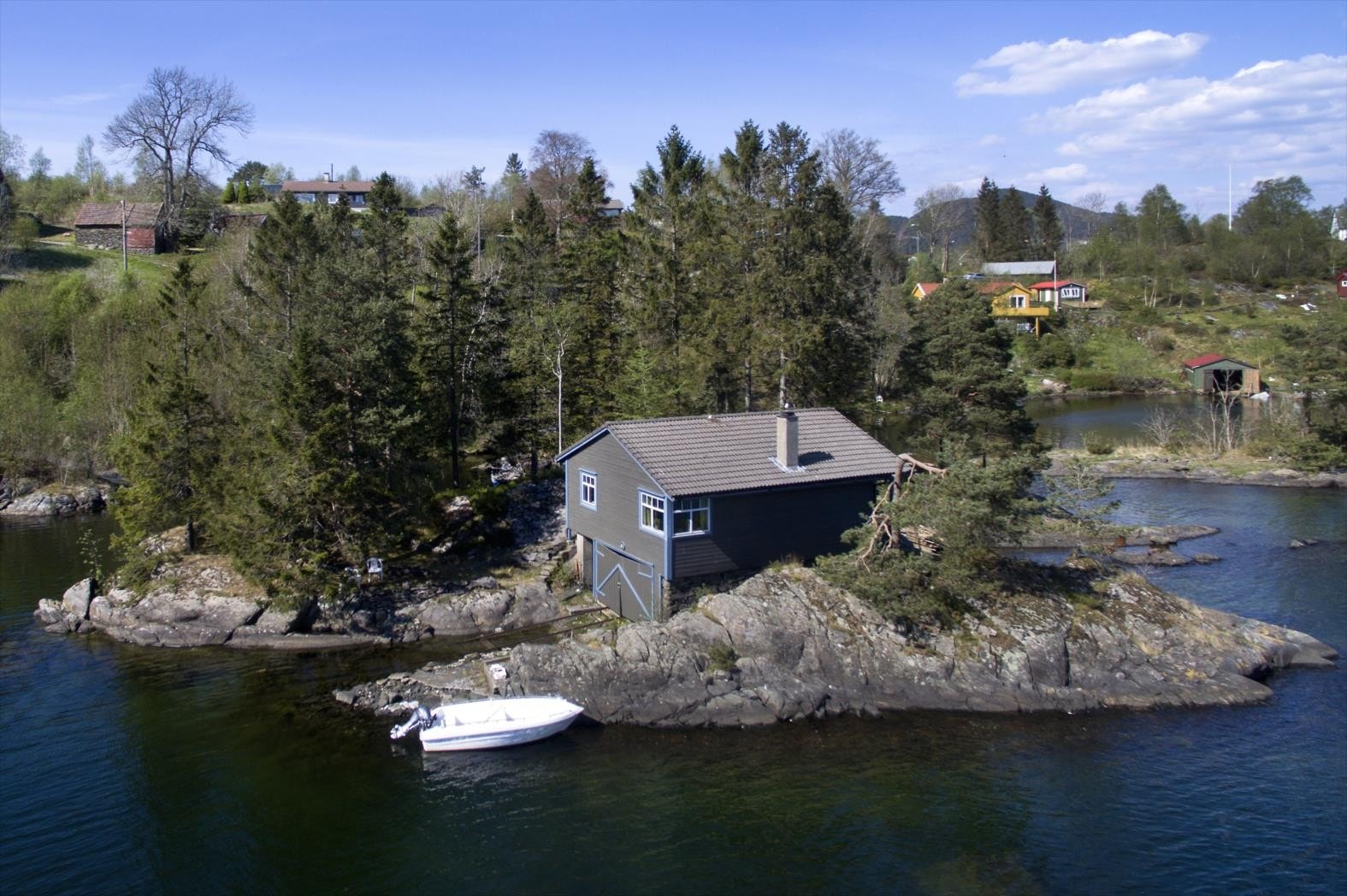 Hytten har en skjermet beliggenhet og er nydelig plassert! Galleribilde