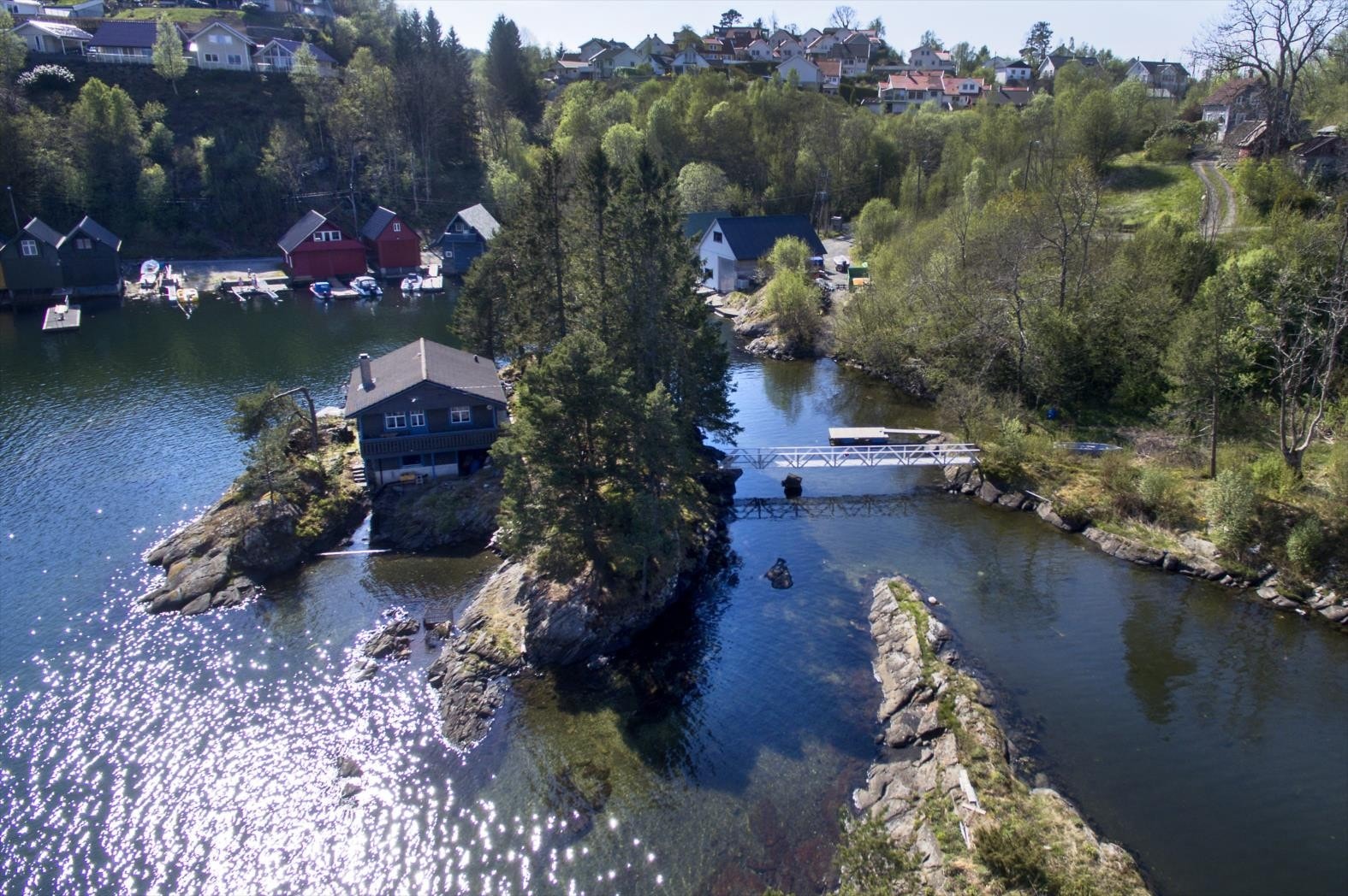 Adkomst til hytten er via egen privat gangbro. Galleribilde