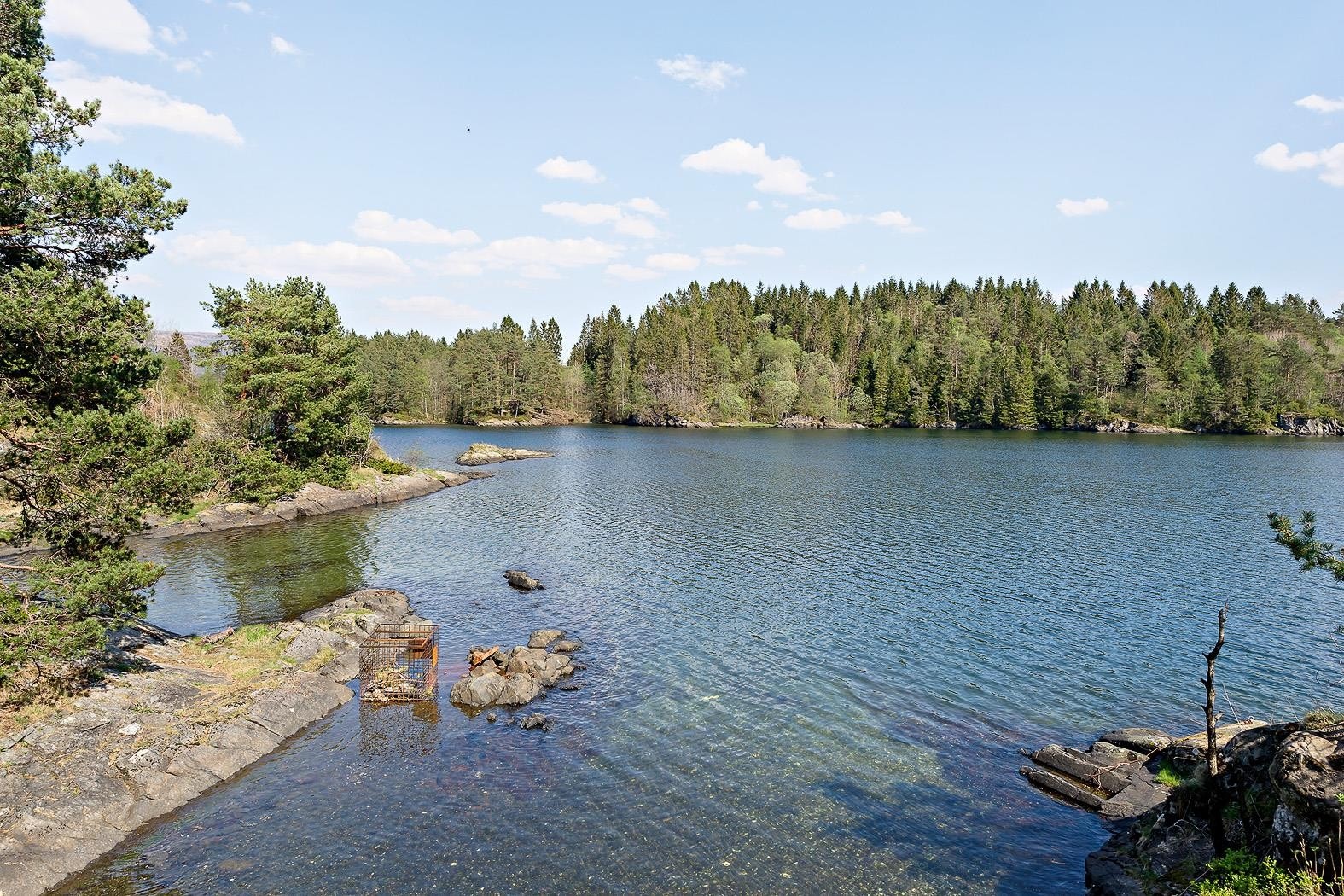 Egen sandstrand som er langgrunt. Galleribilde