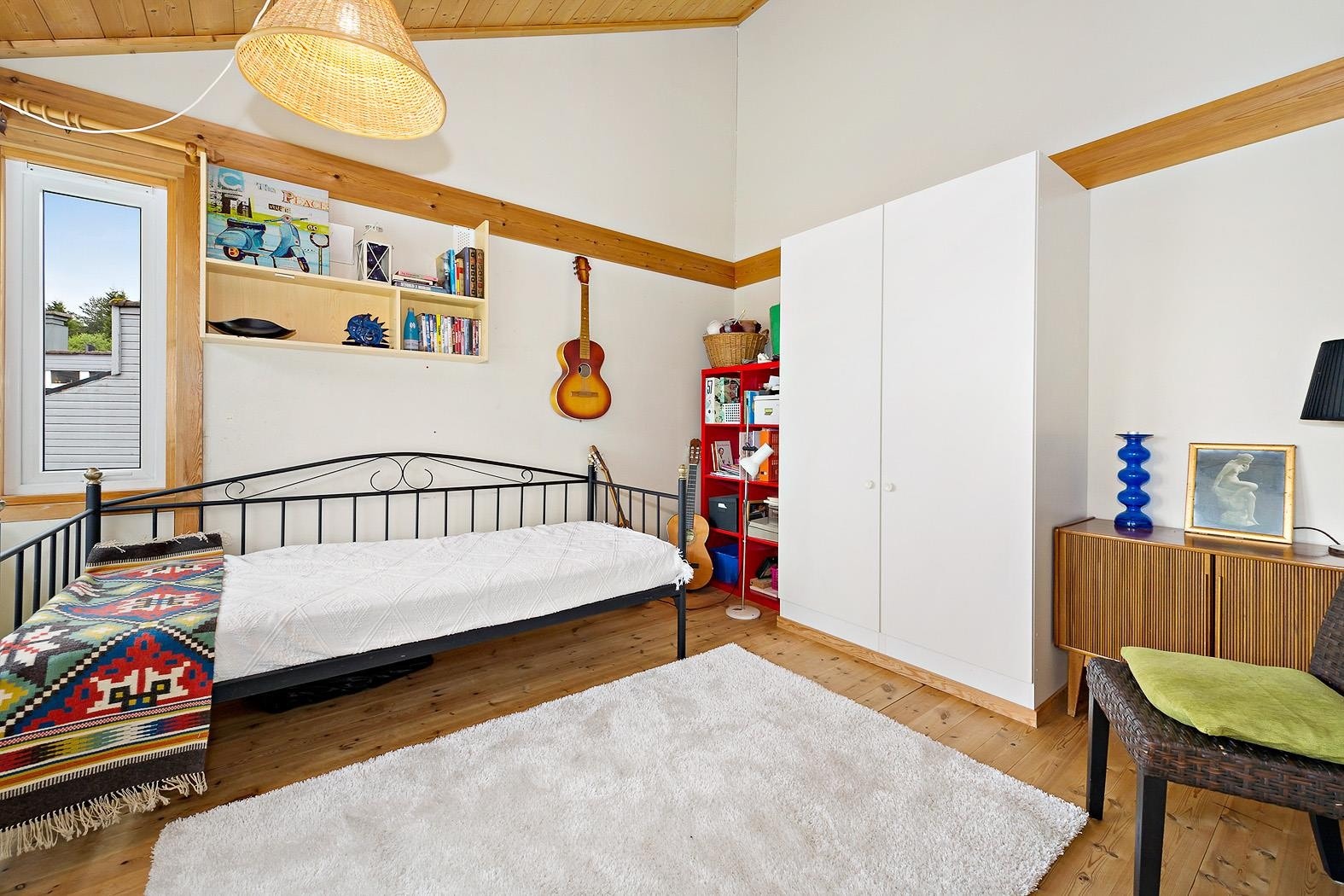 Soverom 2 er også av en grei størrelse med plass til standard soveromsinnredning. Galleribilde