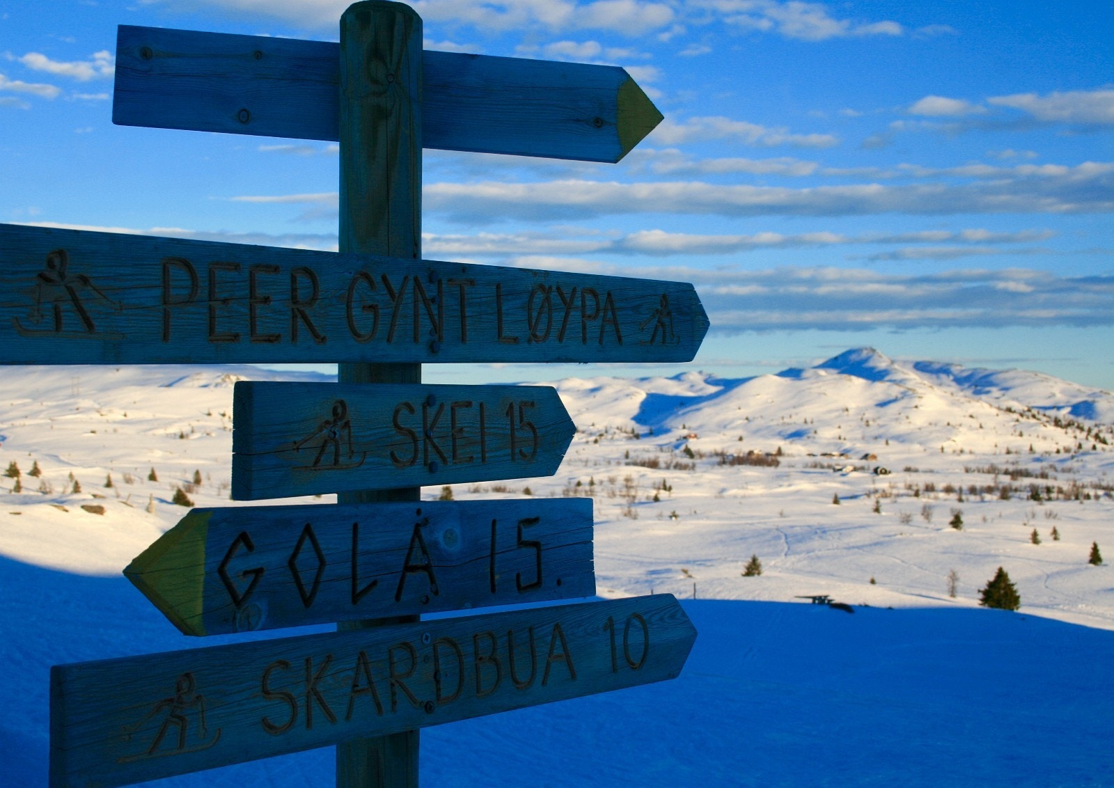 Skilt på Fagerhøy, retning Skei - mot Dørdalsknappen Galleribilde
