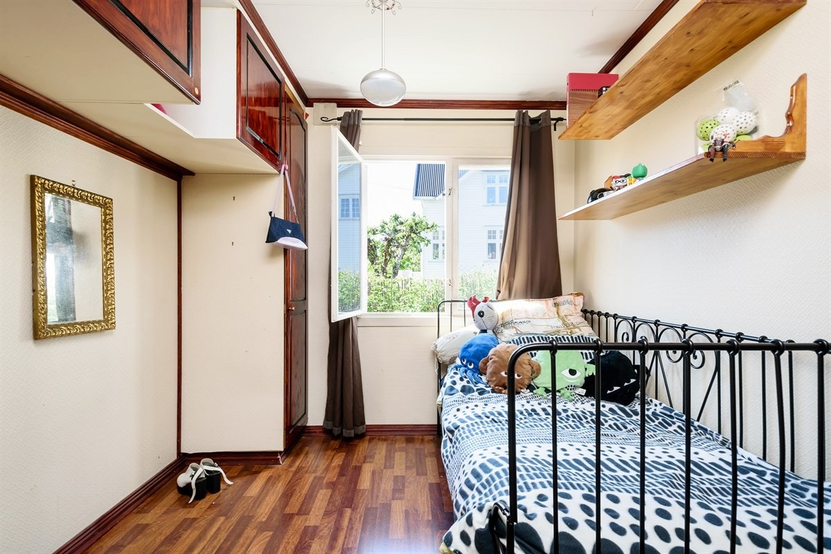 Soverom med garderobe Galleribilde