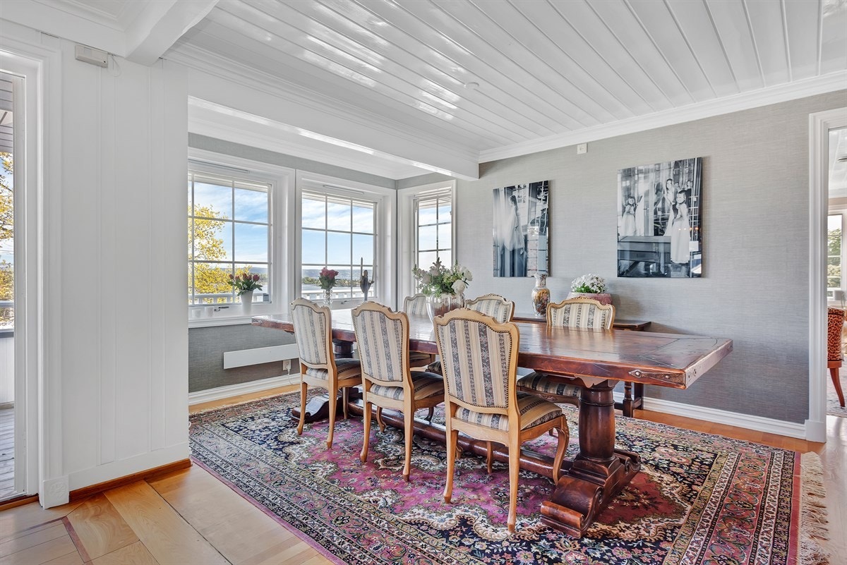 Spisestue med nydelig utsikt Galleribilde