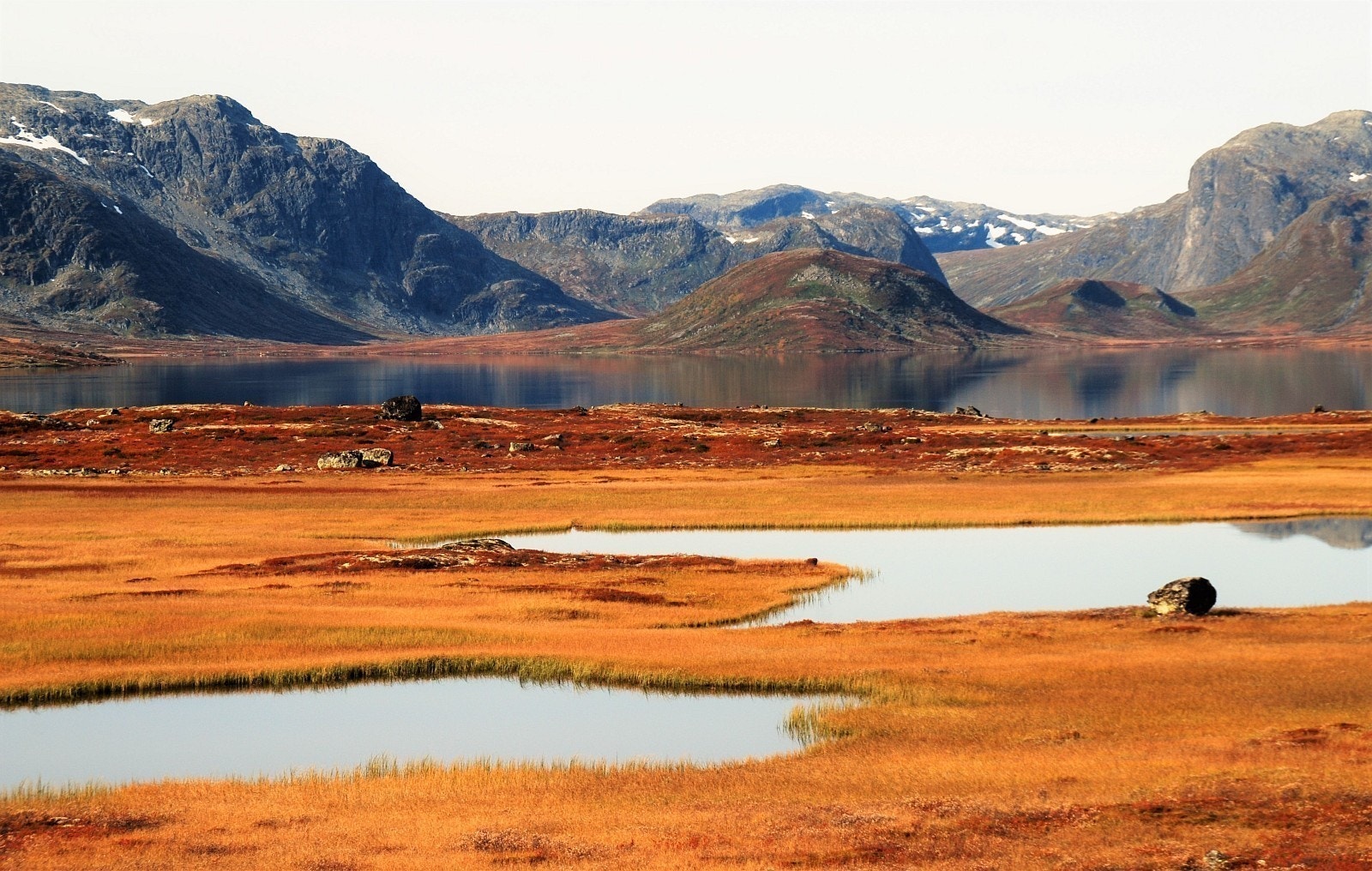 HAUSTSTEMNING I NÆROMRÅDET.
(Foto: Nils Medgard) Galleribilde