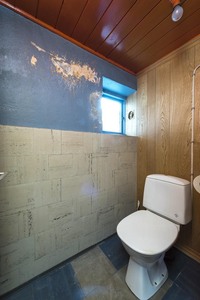 Toalett i kjeller. Galleribilde