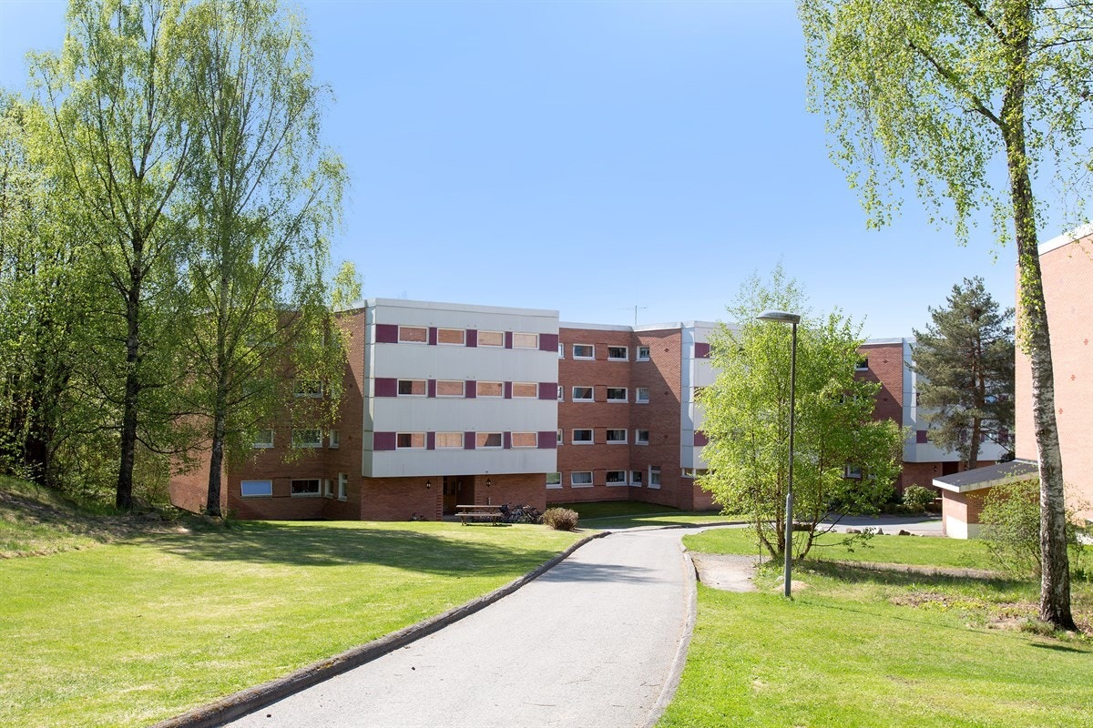 Bringebærstien 13 er en lys og tiltalende 2-roms andelsleilighet beliggende i fjerde etasje. Galleribilde