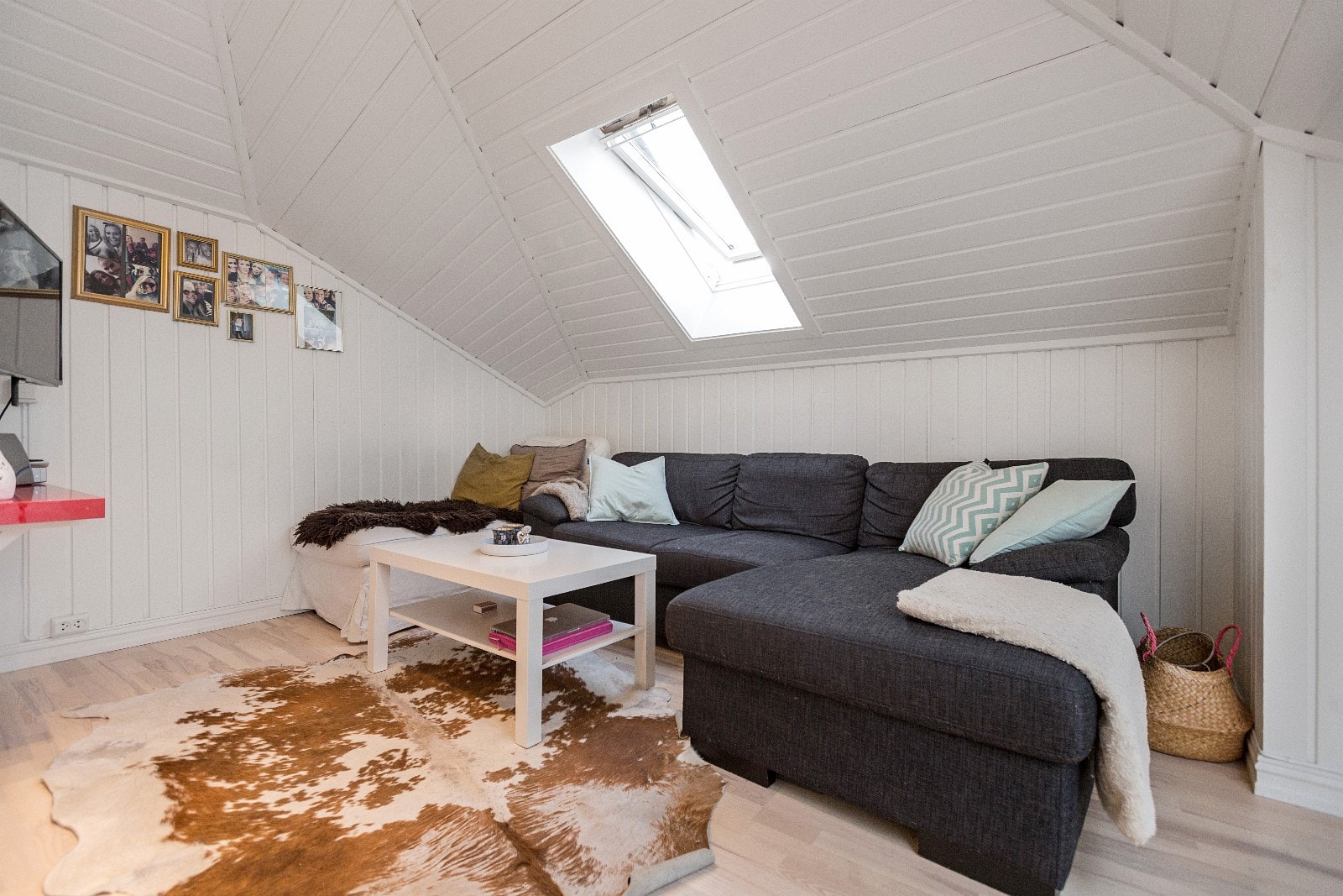 Stuen har takvinduer Galleribilde